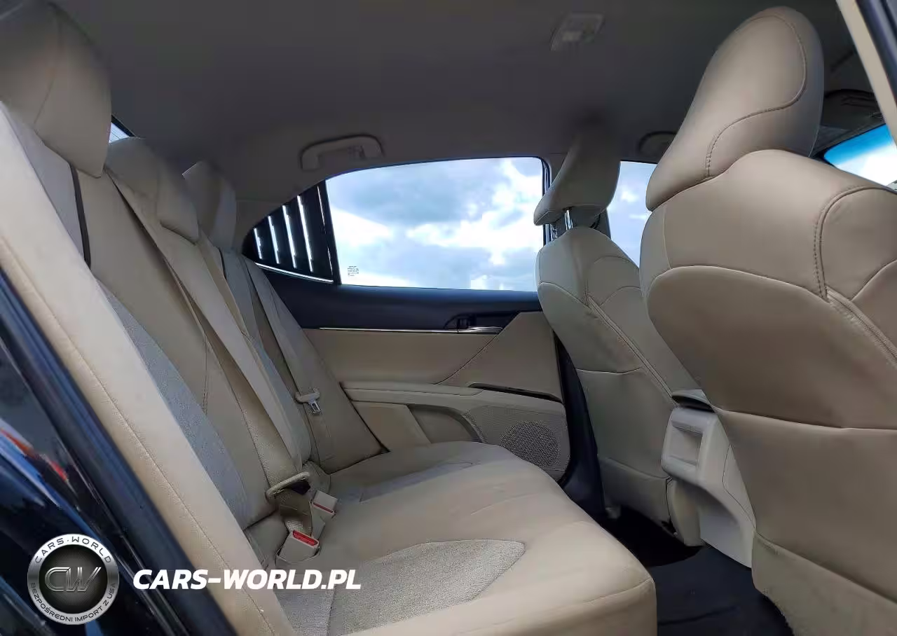2018 Toyota Camry L VIN:4T1B11HK6JU058329 - 10