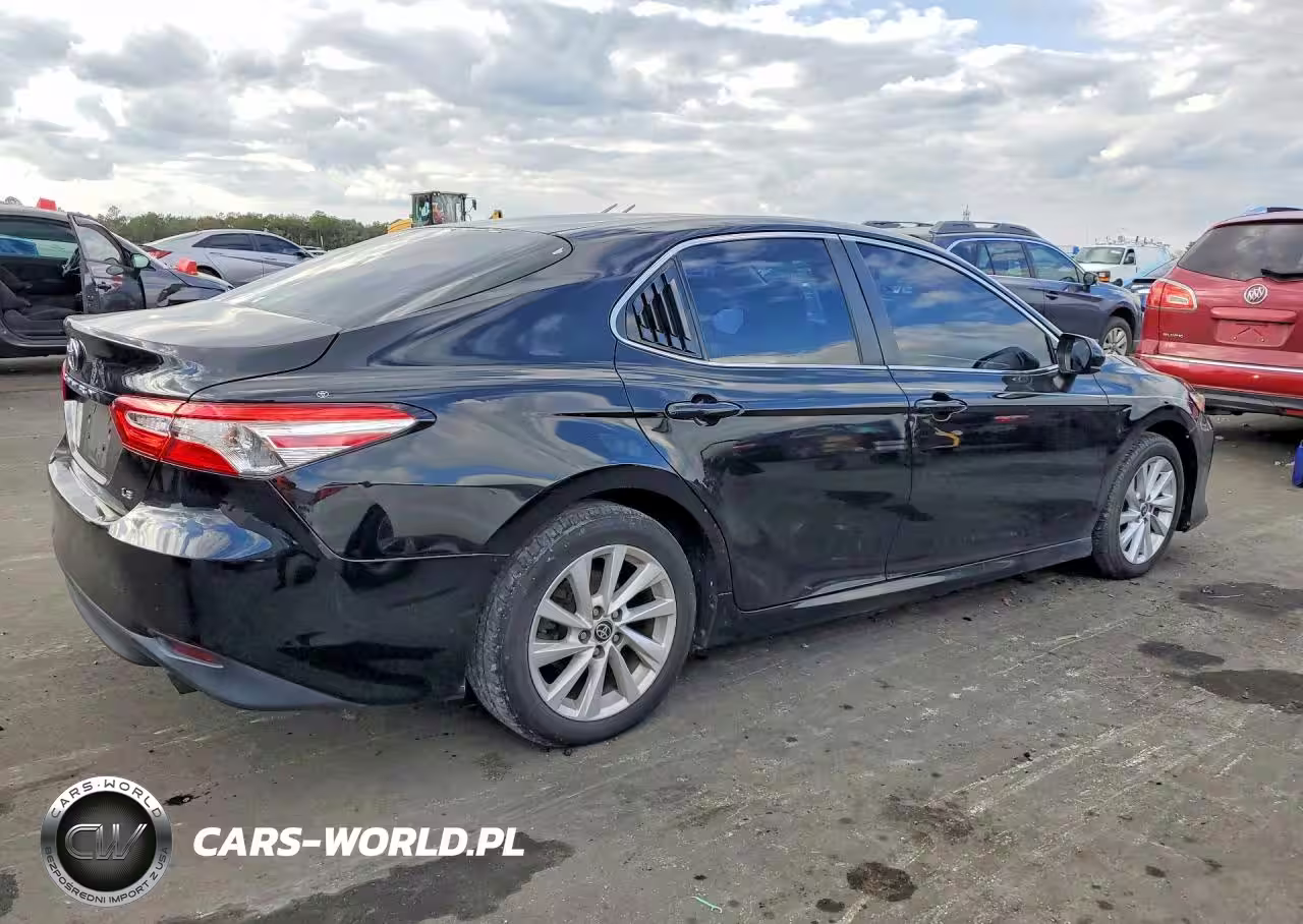 2018 Toyota Camry L VIN:4T1B11HK6JU058329 - 3