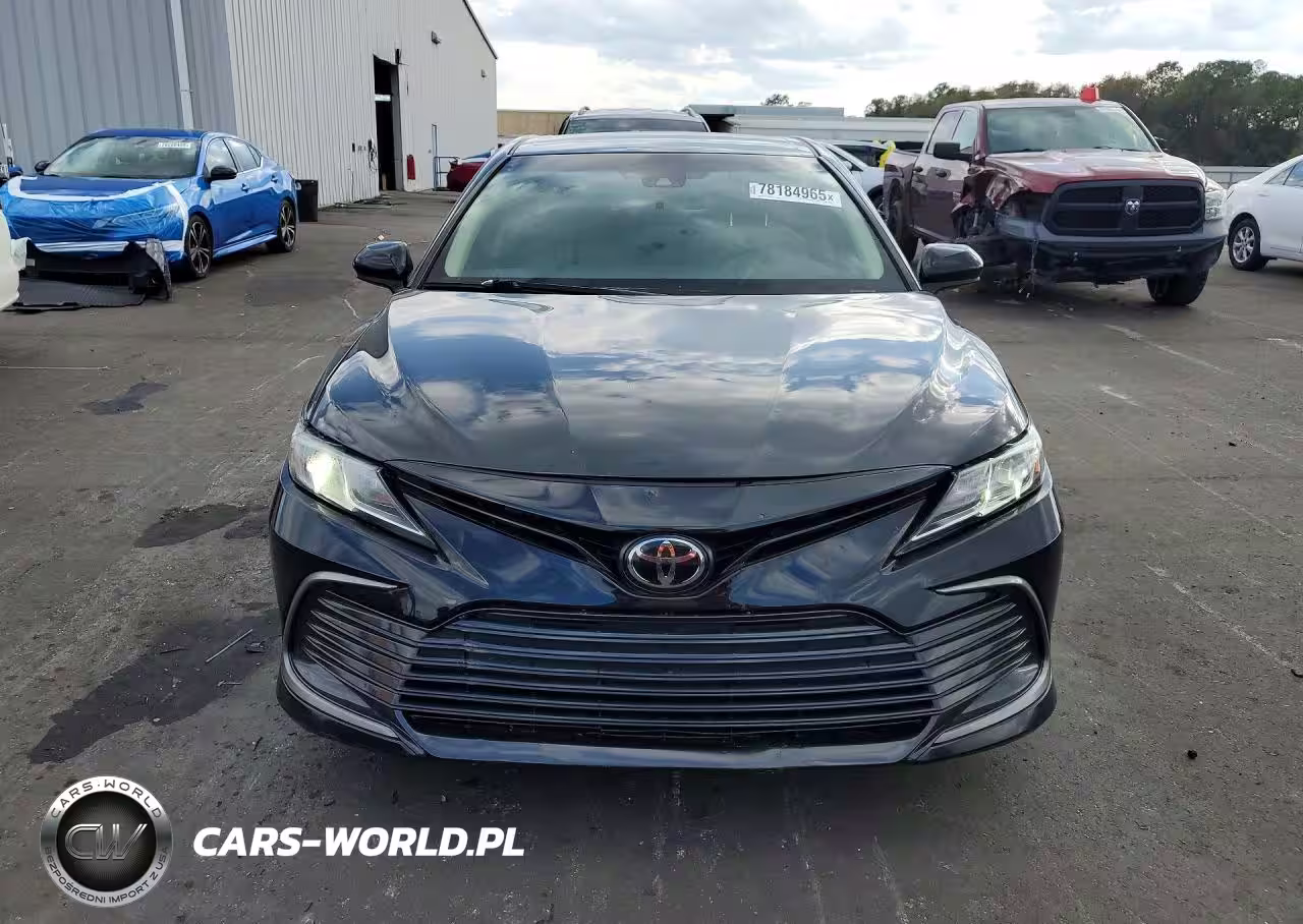 2018 Toyota Camry L VIN:4T1B11HK6JU058329 - 5