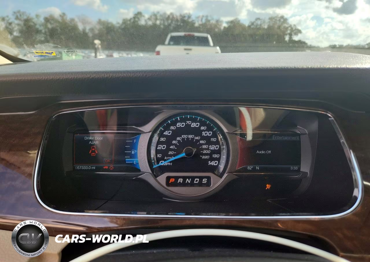 2018 Ford Taurus Limited VIN:1FAHP2F85JG105218 - 9
