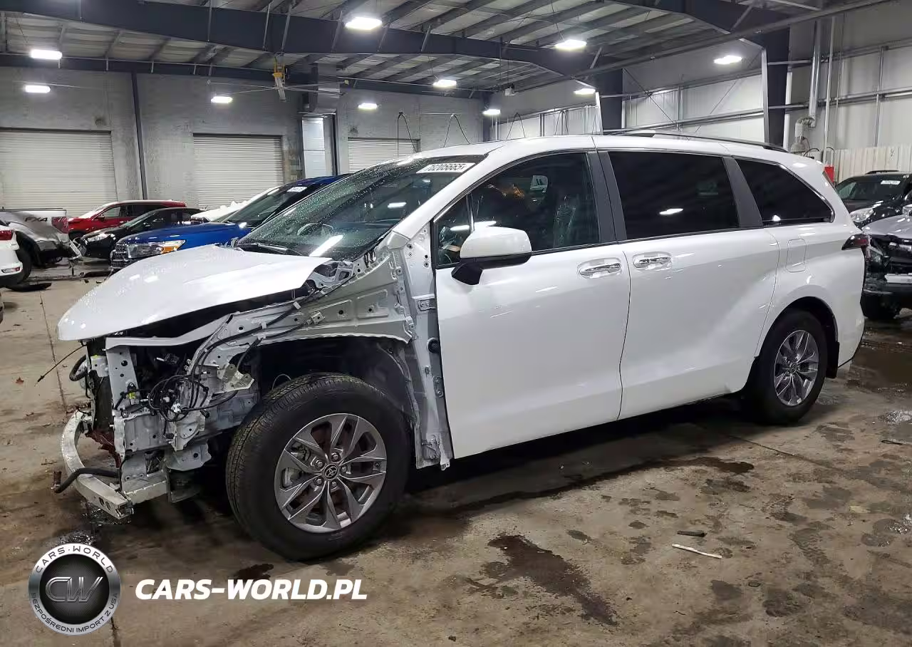 2025 Toyota Sienna Xle