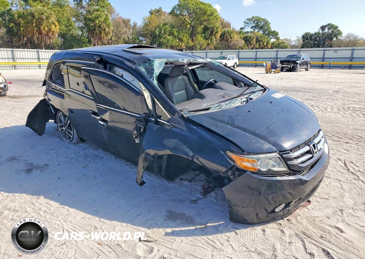 2014 Honda Odyssey Touring VIN:5FNRL5H93EB041066 - 4
