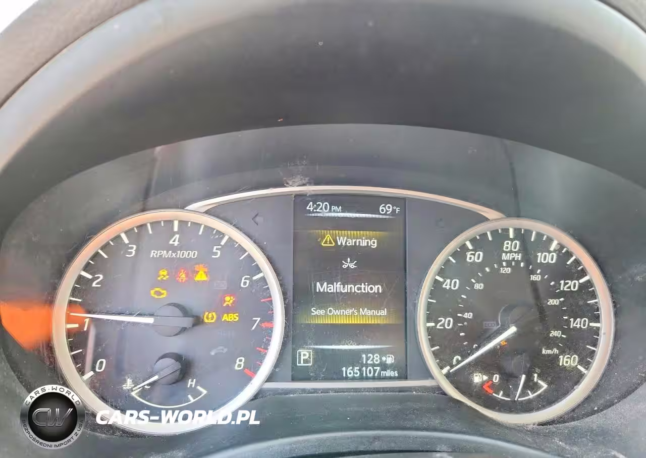 2018 Nissan Sentra S VIN:3N1AB7AP0JY280273 - 9