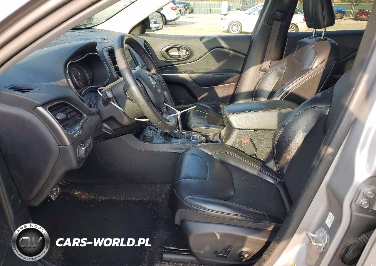 2020 Jeep Cherokee Latitude Plus VIN:1C4PJMLB8LD651874 - 7