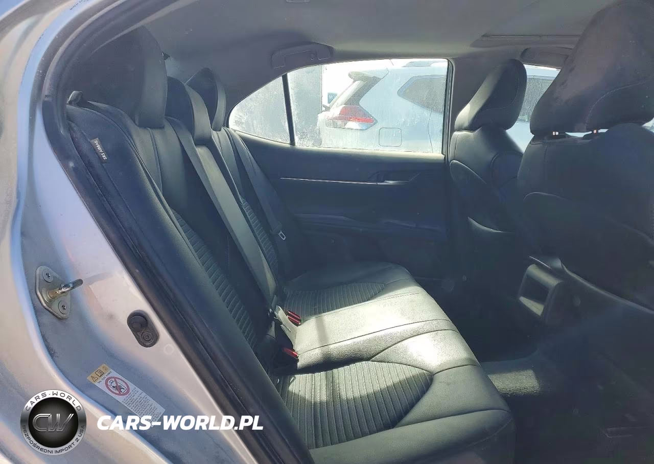 2018 Toyota Camry L VIN:4T1B11HK2JU649466 - 10