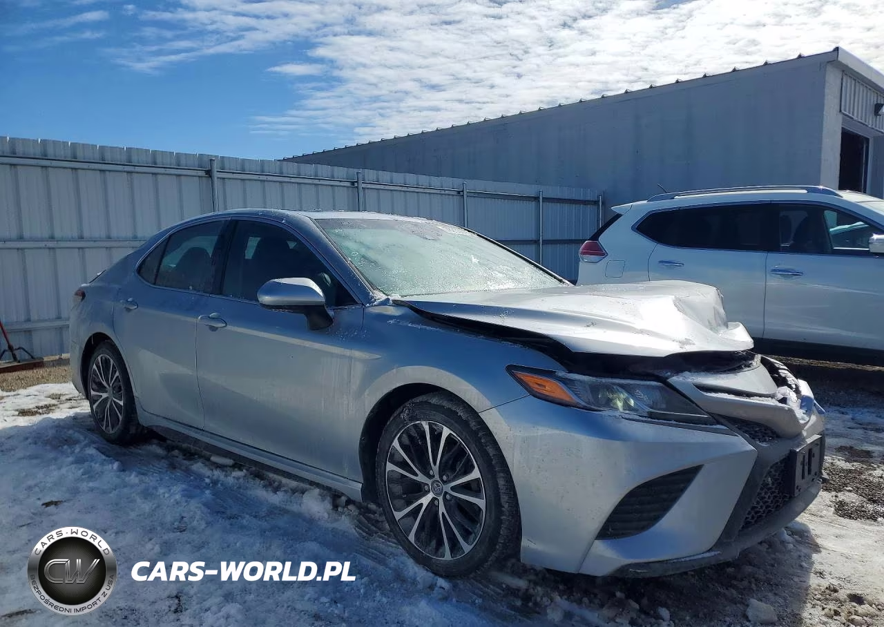 2018 Toyota Camry L VIN:4T1B11HK2JU649466 - 4
