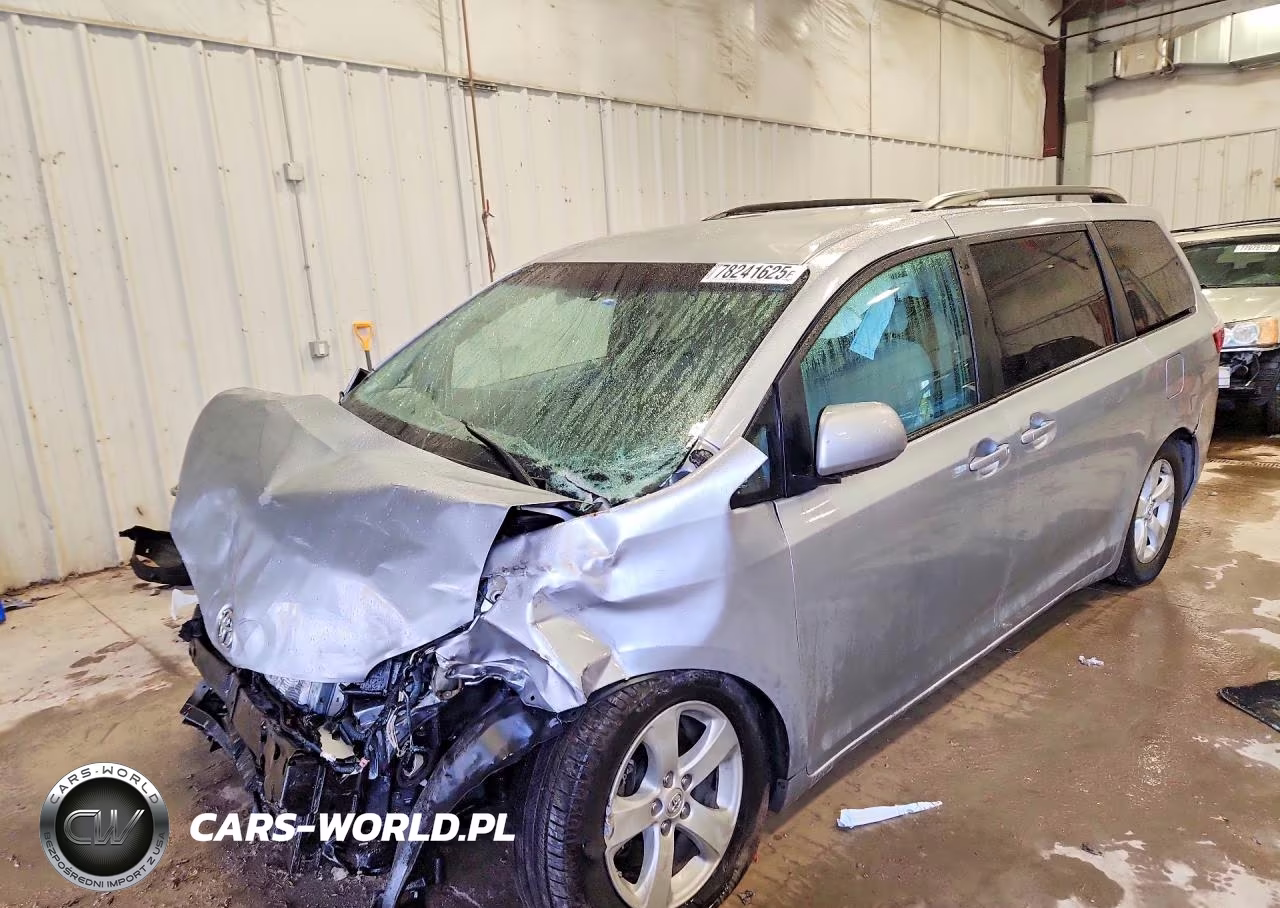 2015 Toyota Sienna Le 8-Passenger – zdjęcie 1 z 12