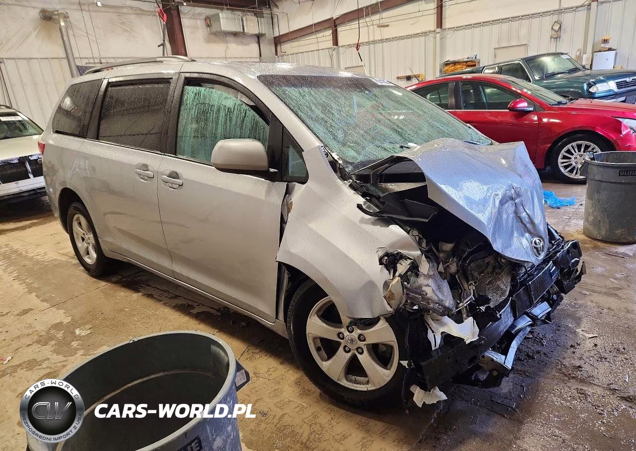 2015 Toyota Sienna Le 8-Passenger VIN:5TDKK3DC1FS541038 - 4