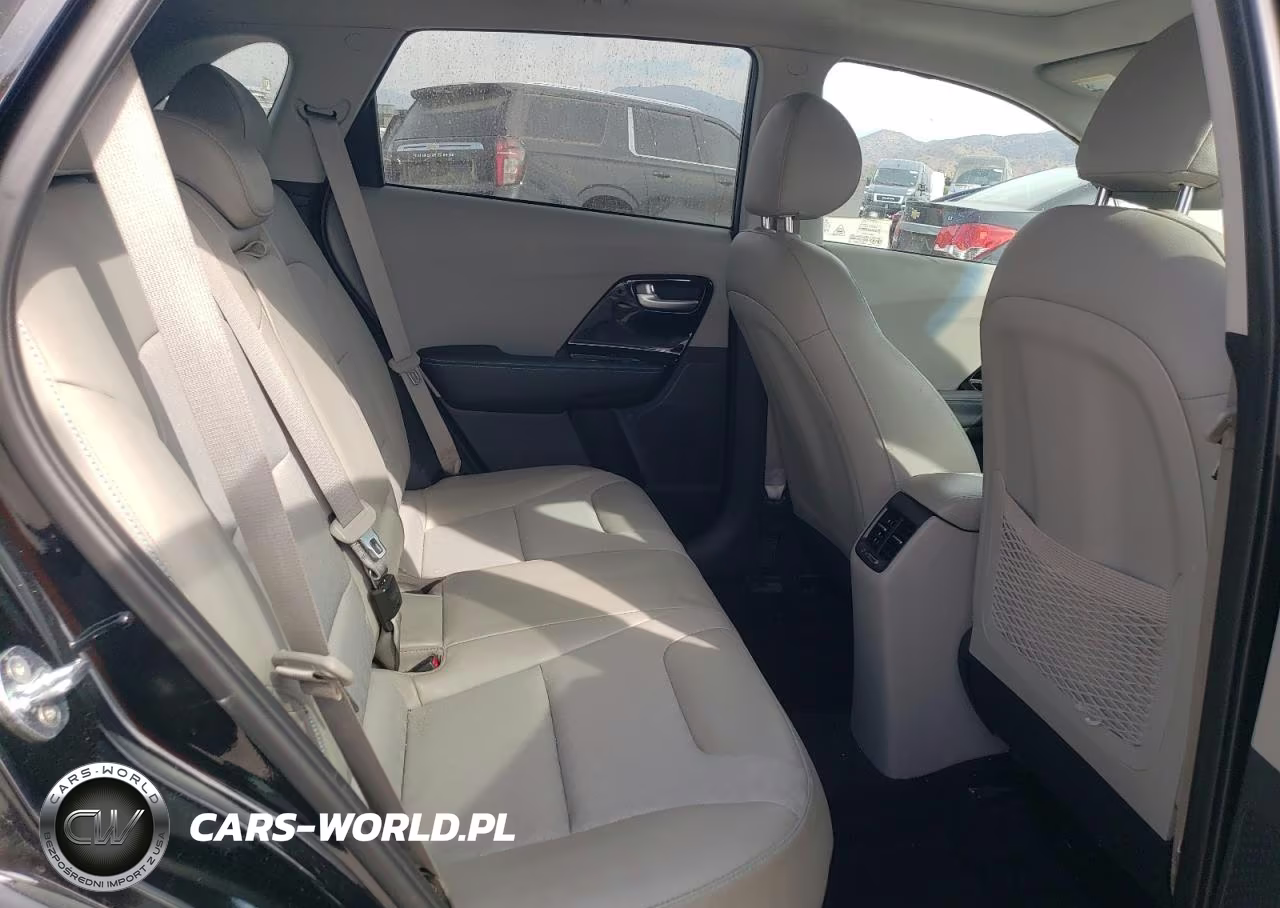 2020 Kia Niro Touring VIN:KNDCC3LC9L5443296 - 11