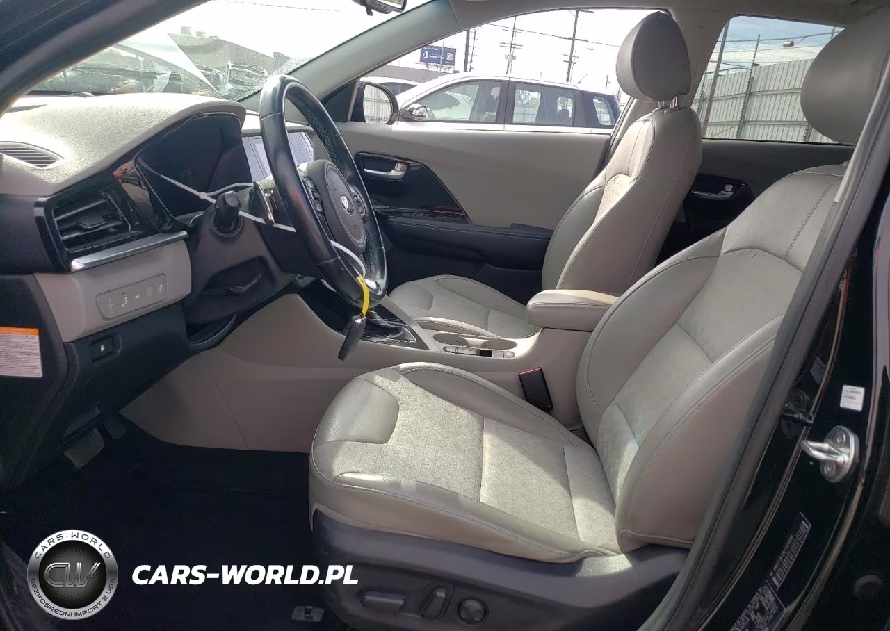 2020 Kia Niro Touring VIN:KNDCC3LC9L5443296 - 7