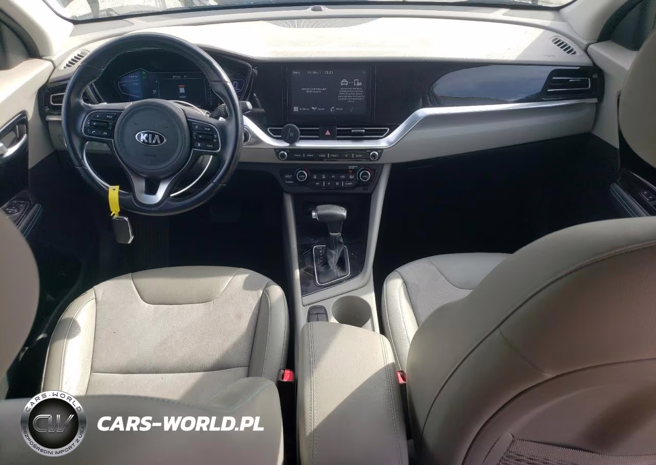 2020 Kia Niro Touring VIN:KNDCC3LC9L5443296 - 8