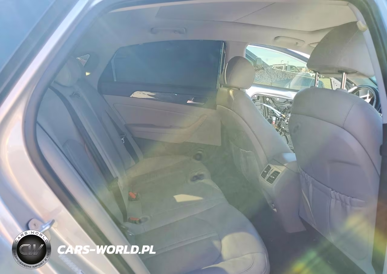 2019 Hyundai Sonata Hybrid VIN:KMHE34L34KA088781 - 10