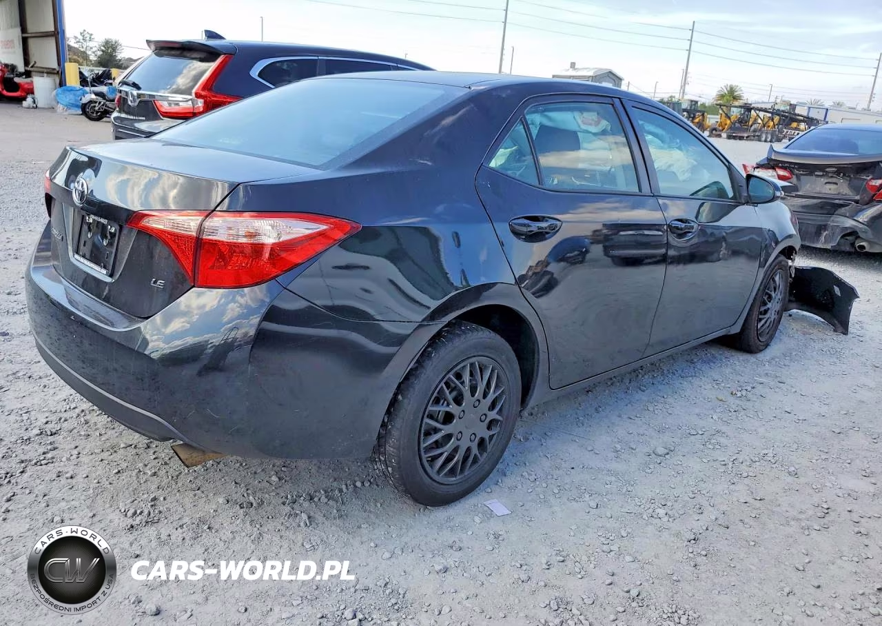 2018 Toyota Corolla Le VIN:5YFBURHE5JP803184 - 3