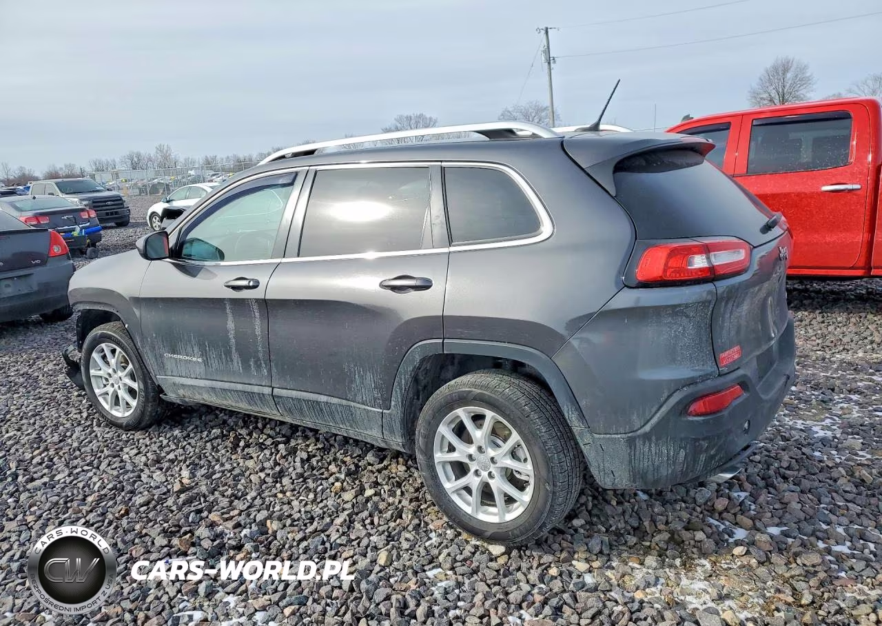 2017 Jeep Cherokee Latitude VIN:1C4PJLCS2HW586462 - 2