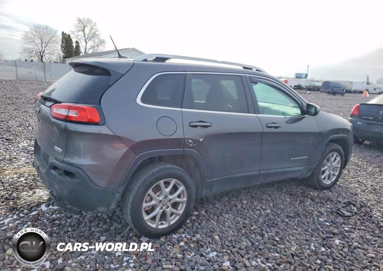 2017 Jeep Cherokee Latitude VIN:1C4PJLCS2HW586462 - 3