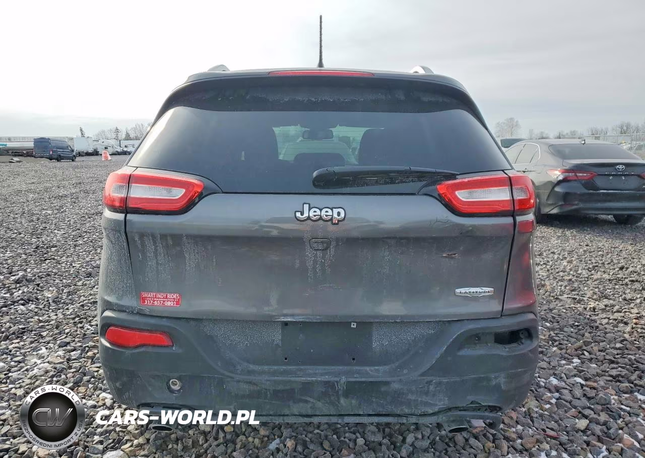 2017 Jeep Cherokee Latitude VIN:1C4PJLCS2HW586462 - 6