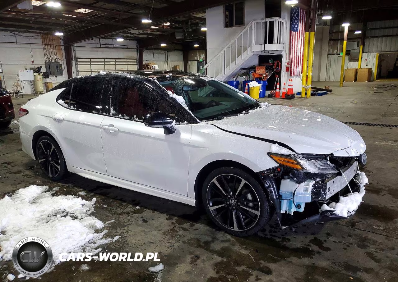 2018 Toyota Camry Xse VIN:4T1B61HK4JU029185 - 4