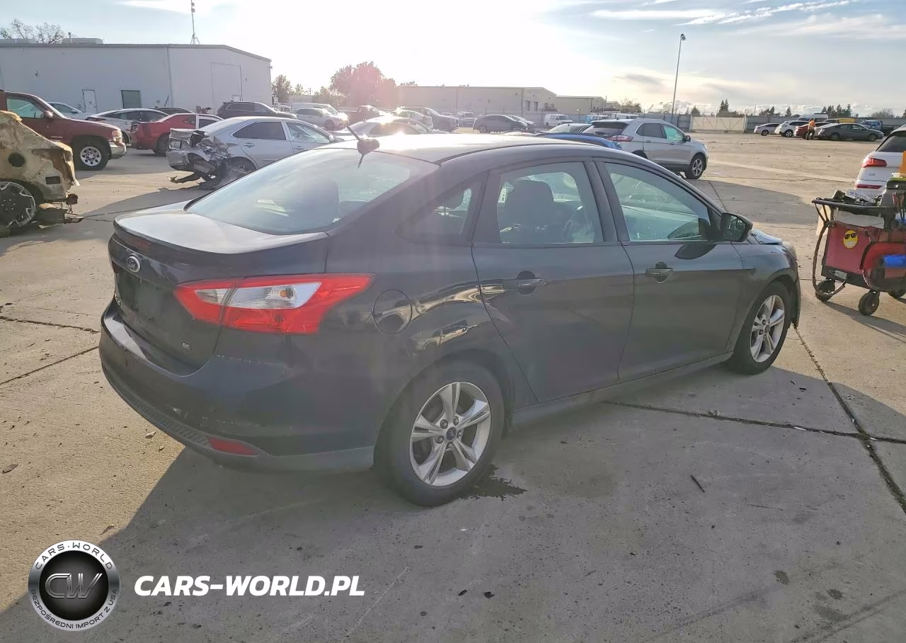 2014 Ford Focus Se VIN:1FADP3F2XEL111691 - 3