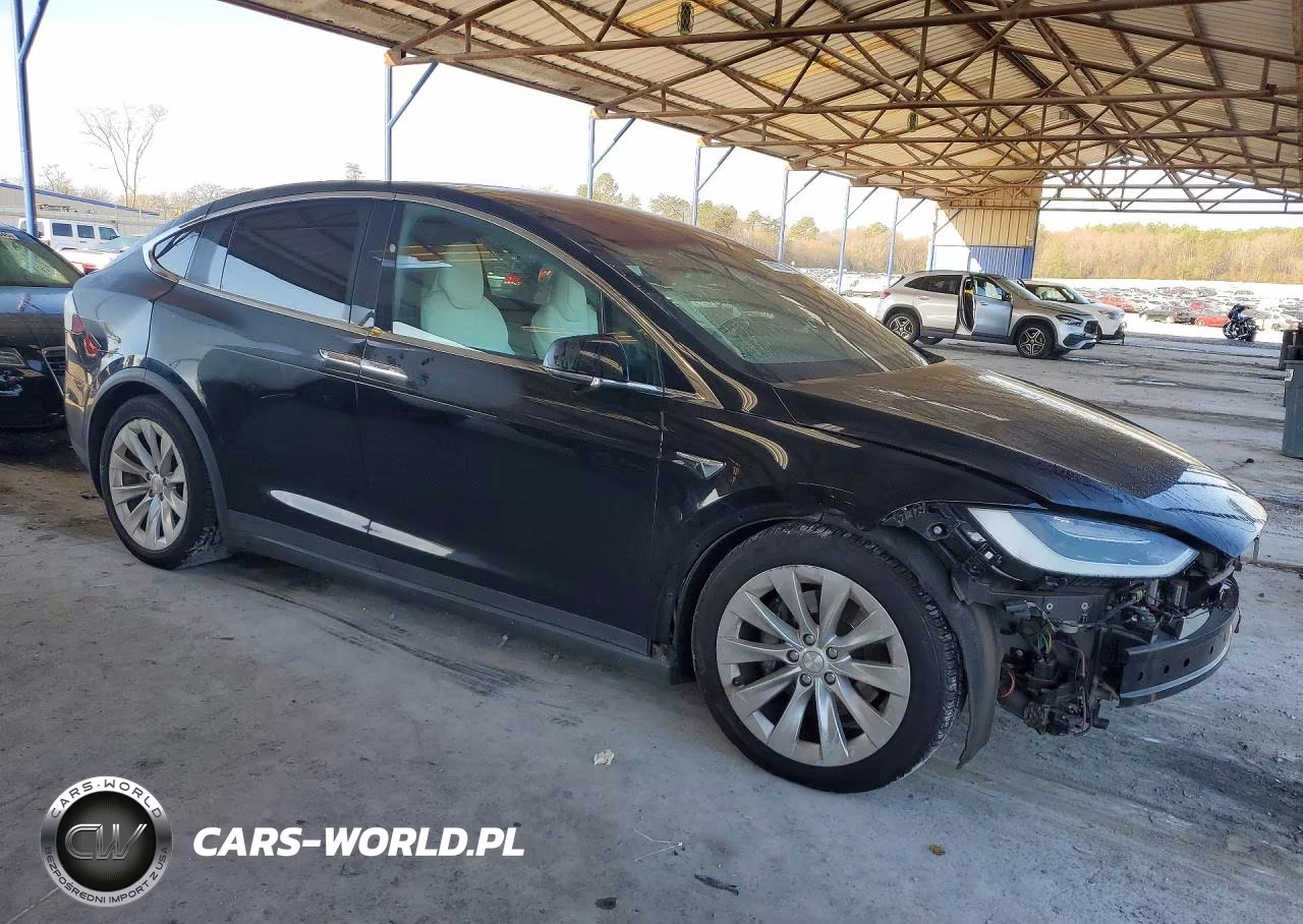 2017 Tesla Model X VIN:5YJXCBE23HF049623 - 4