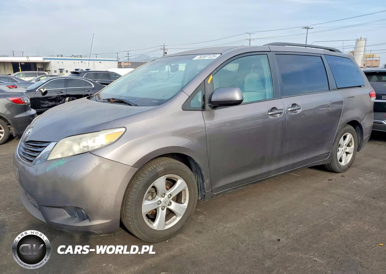 2011 Toyota Sienna Le 8-Passenger