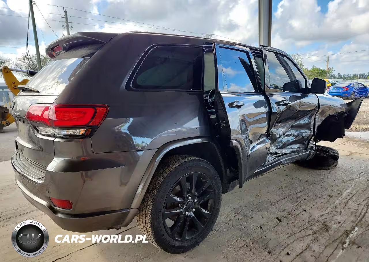 2018 Jeep Grand Cherokee Laredo VIN:1C4RJFAG6JC104883 - 3