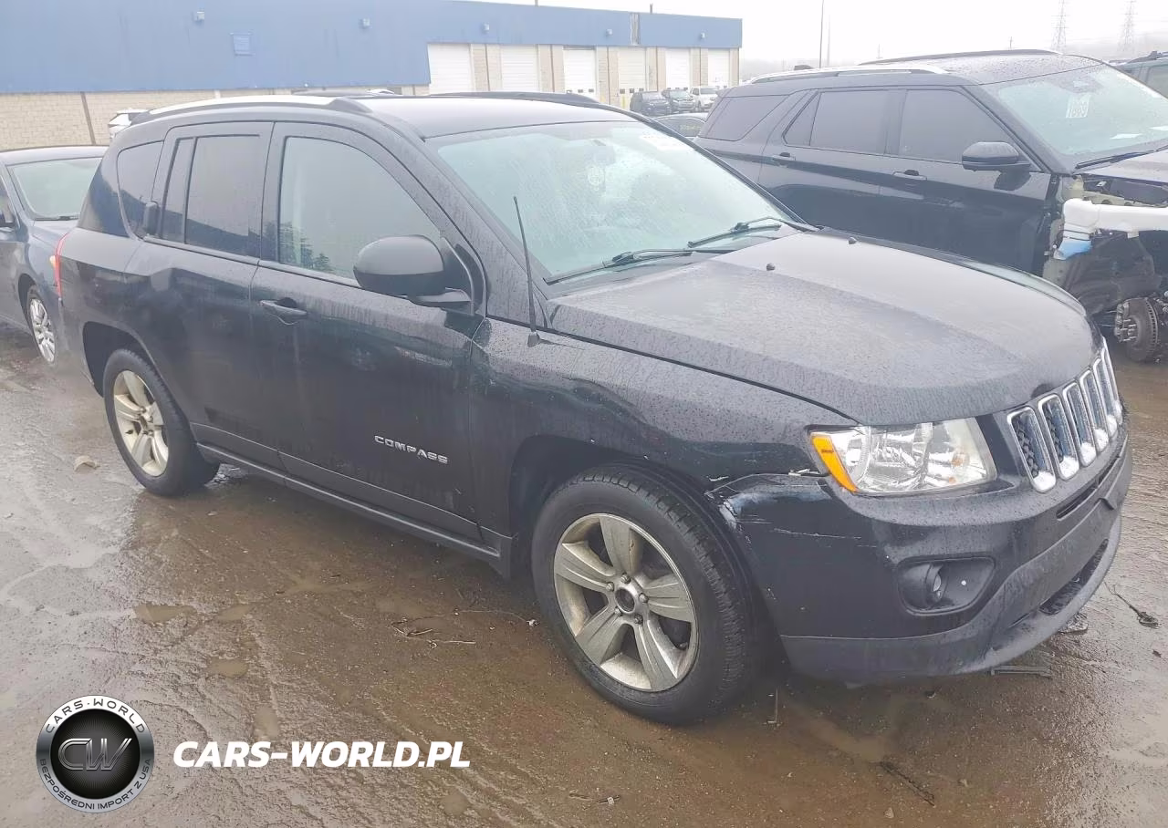 2013 Jeep Compass Latitude VIN:1C4NJDEB9DD207800 - 4