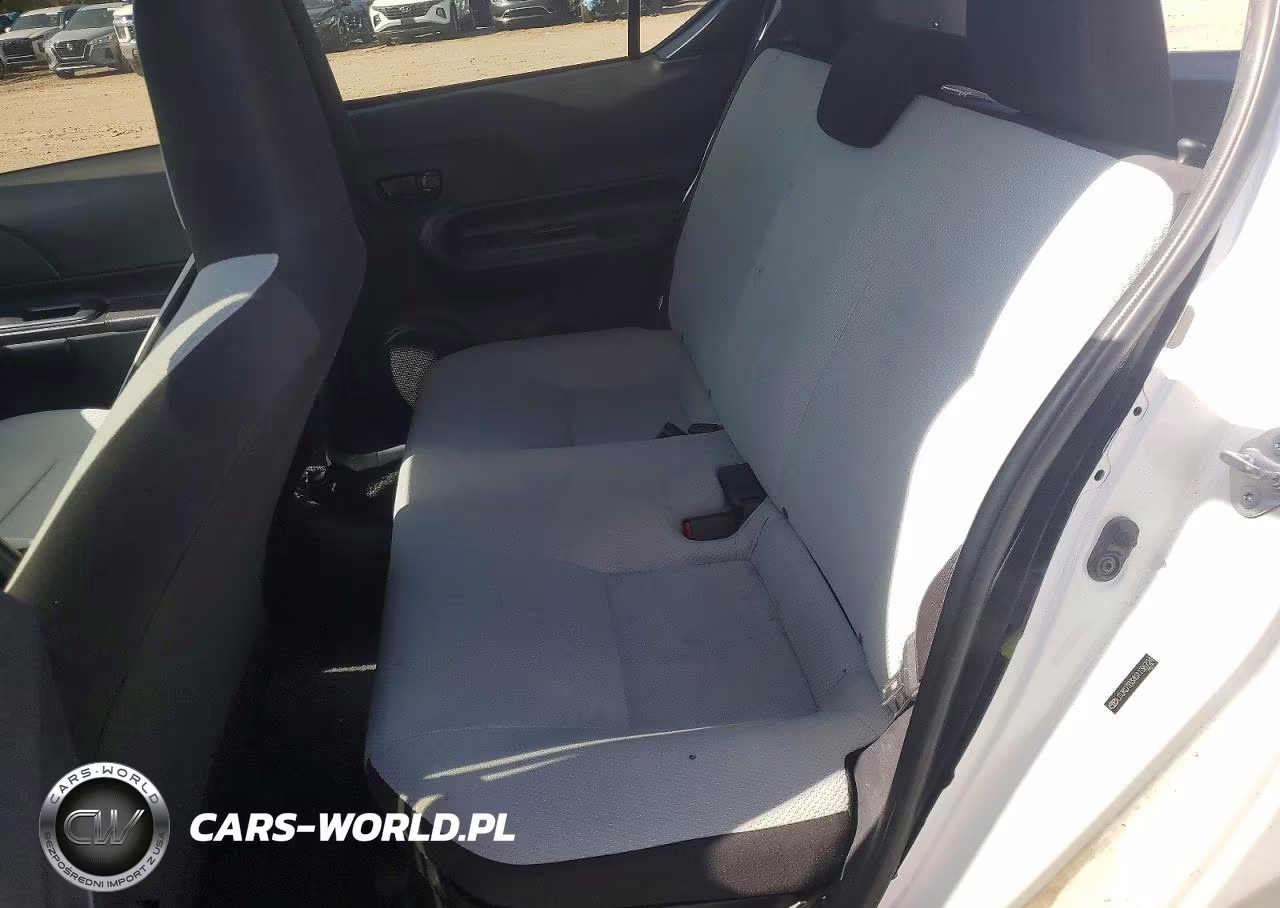 2016 Toyota Prius C One VIN:JTDKDTB34G1136724 - 11