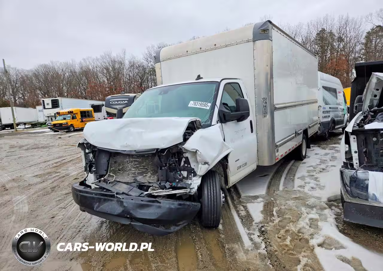 2021 GMC Savana Box Truck