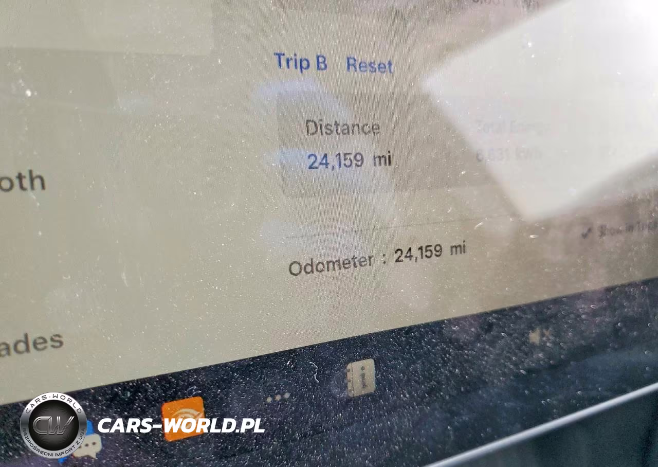 2025 Tesla Model Y VIN:7SAYGAEE8SF229297 - 9