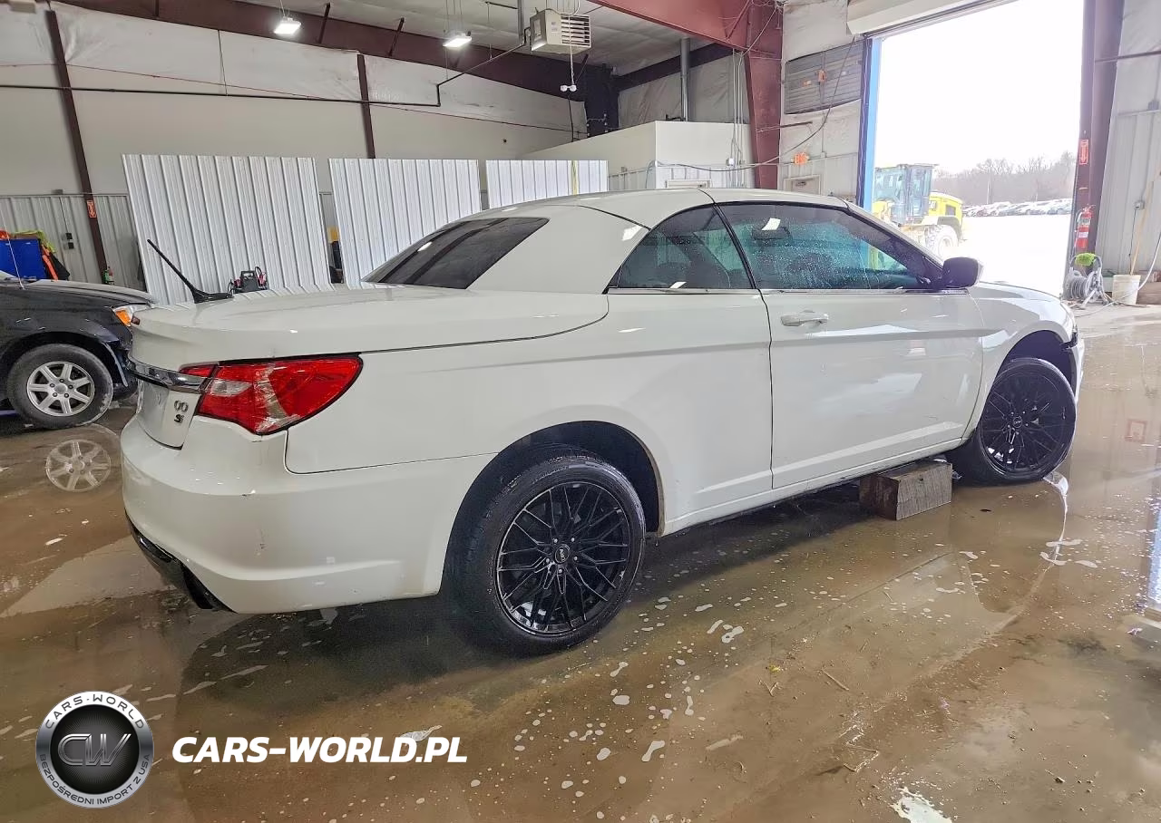2013 Chrysler 200 S VIN:1C3BCBGG3DN543094 - 3