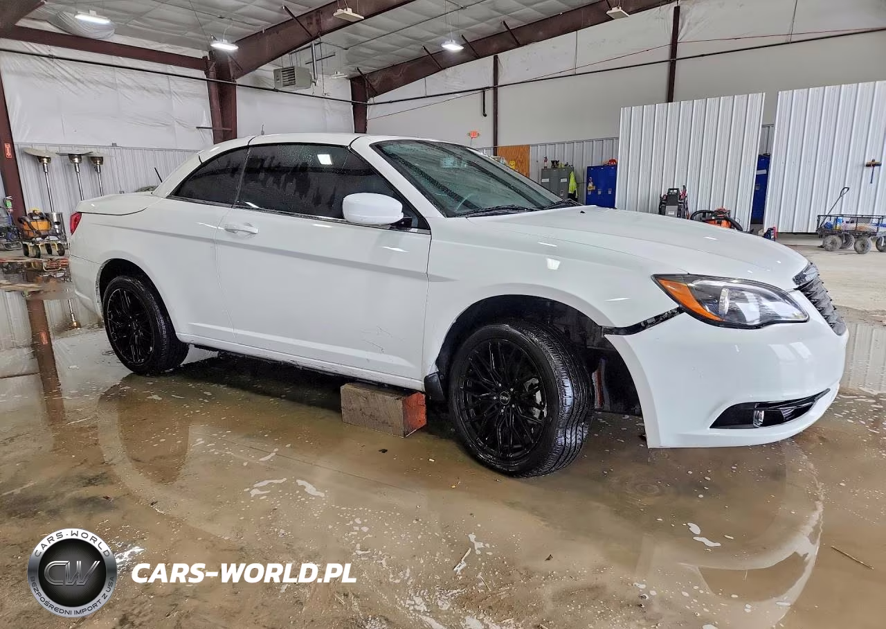 2013 Chrysler 200 S VIN:1C3BCBGG3DN543094 - 4