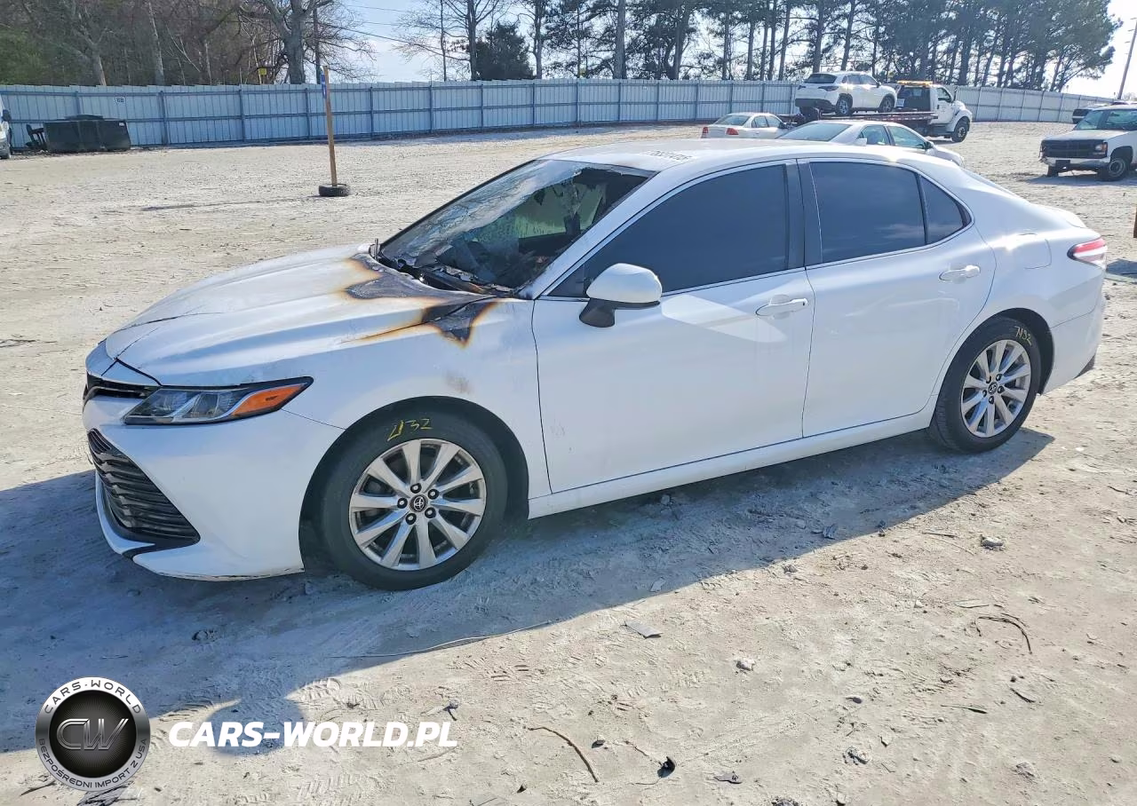 2019 Toyota Camry Le – zdjęcie 1 z 12