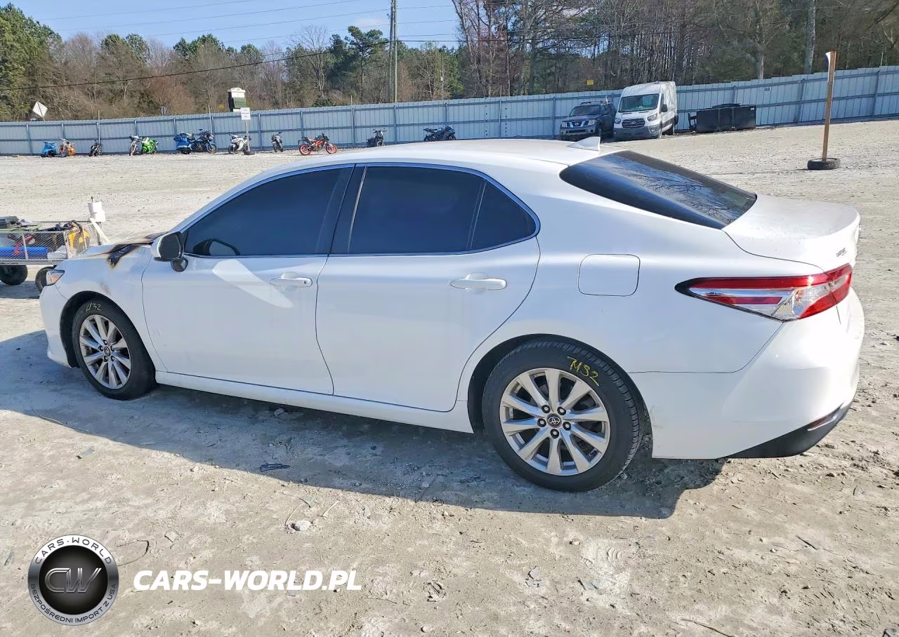 2019 Toyota Camry Le VIN:4T1B11HK1KU822430 - 2