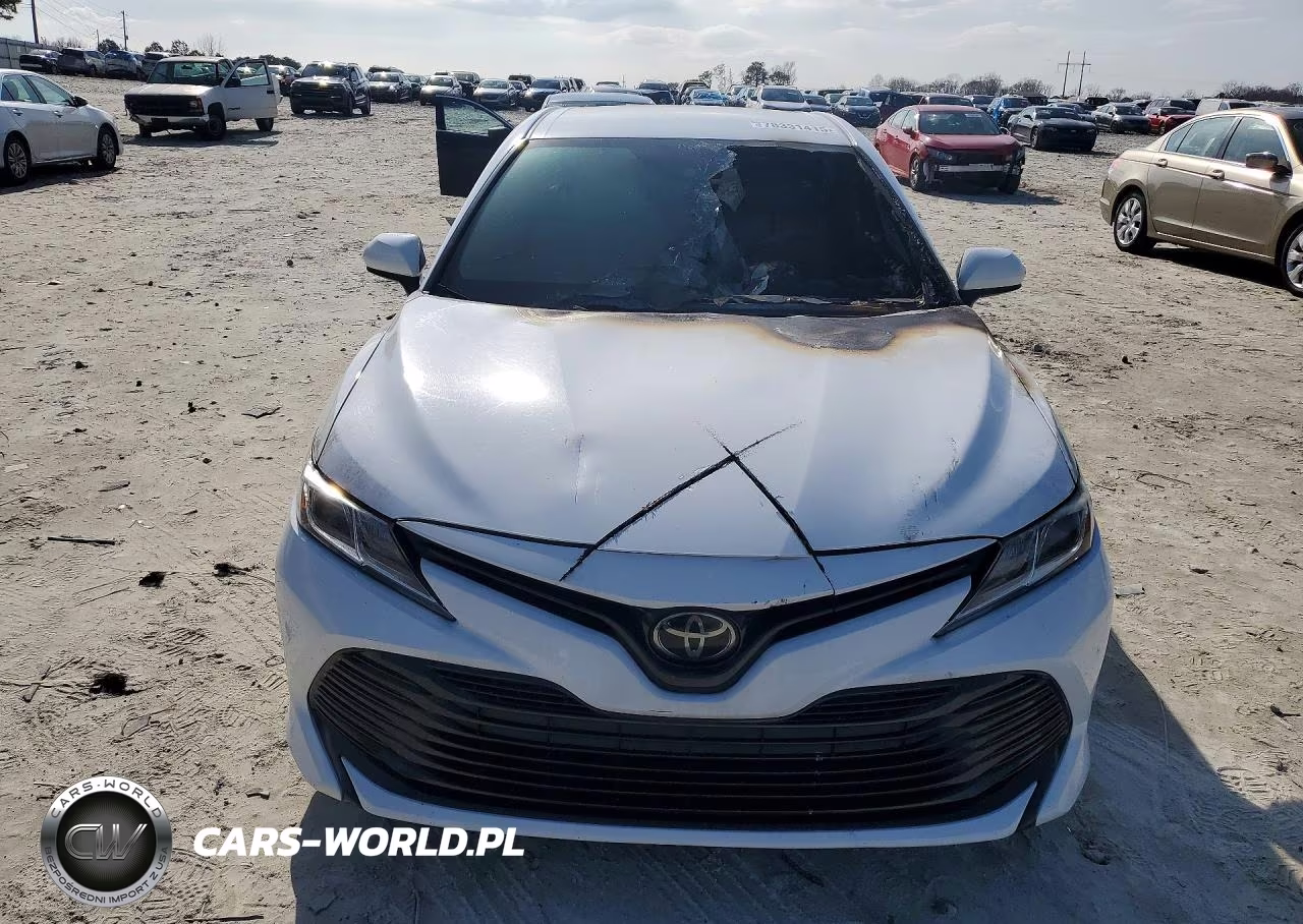 2019 Toyota Camry Le VIN:4T1B11HK1KU822430 - 5