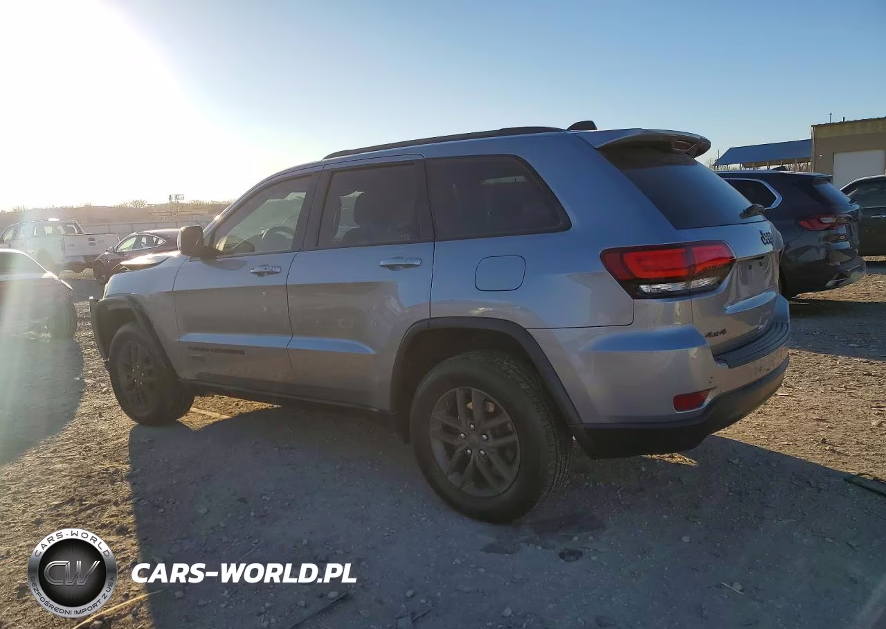 2016 Jeep Grand Cherokee Laredo VIN:1C4RJFAG6GC492206 - 2