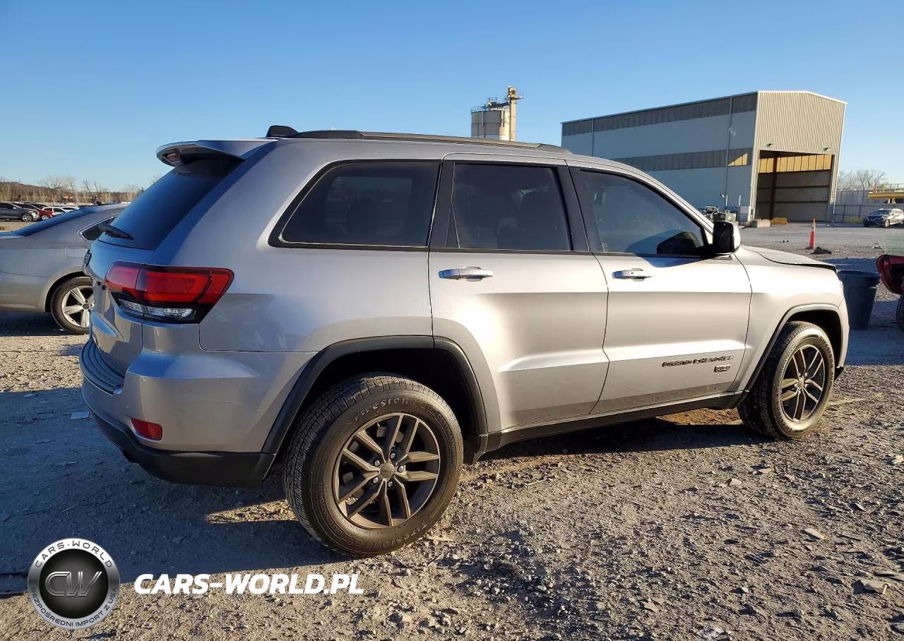 2016 Jeep Grand Cherokee Laredo VIN:1C4RJFAG6GC492206 - 3