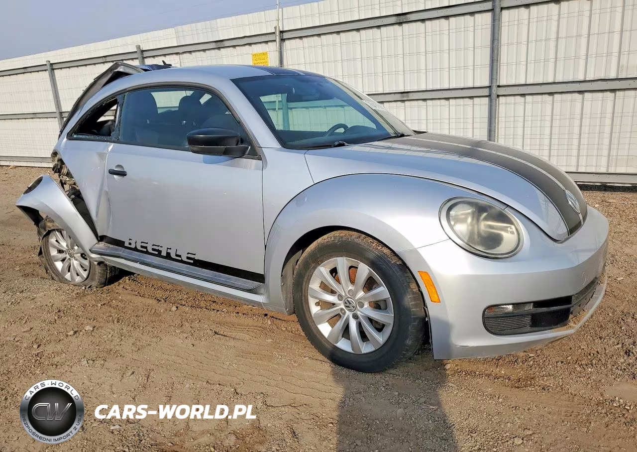 2013 Volkswagen Beetle VIN:3VWFP7AT7DM643906 - 4