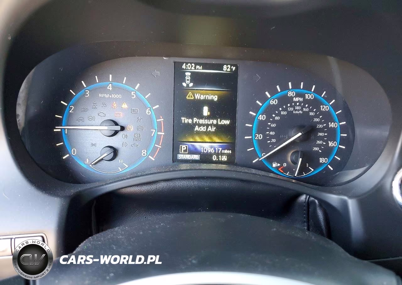 2017 Infiniti Q60 Premium VIN:JN1EV7EL5HM554032 - 9