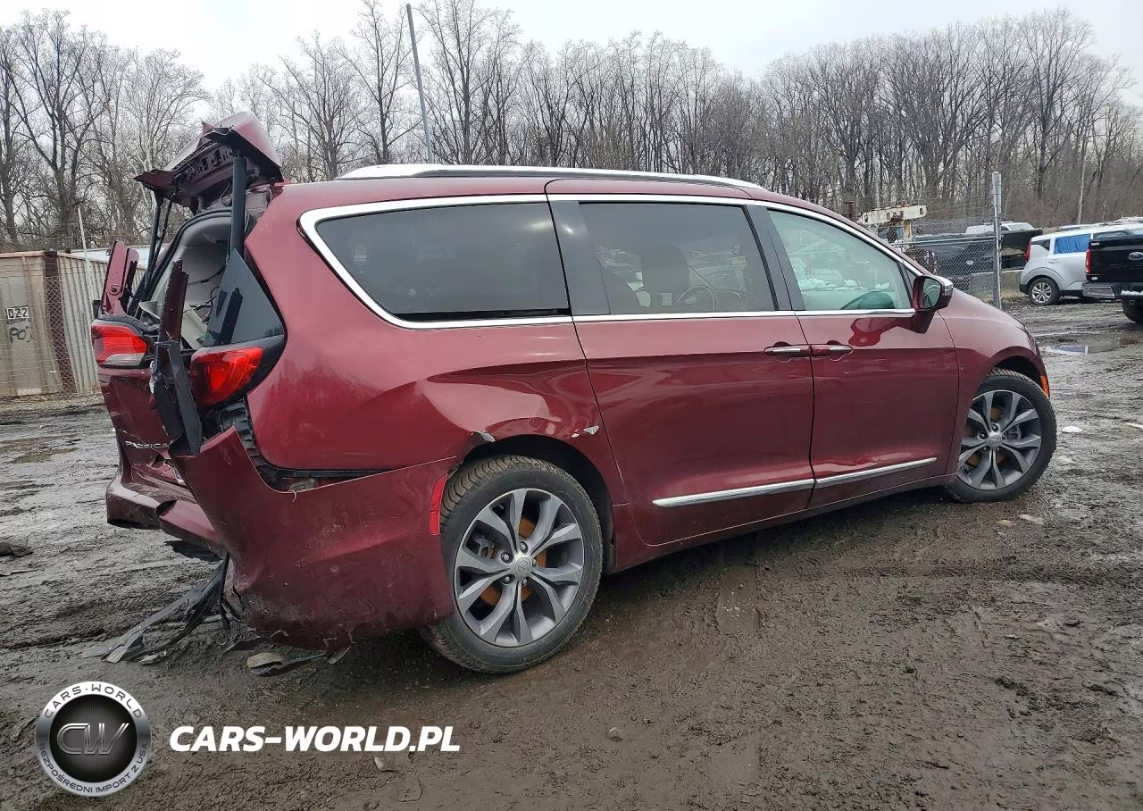 2018 Chrysler Pacifica Limited VIN:2C4RC1GG8JR210506 - 3