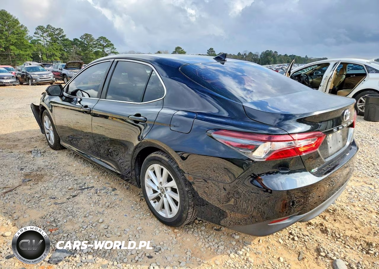 2022 Toyota Camry Le VIN:4T1C11AK1NU070800 - 2