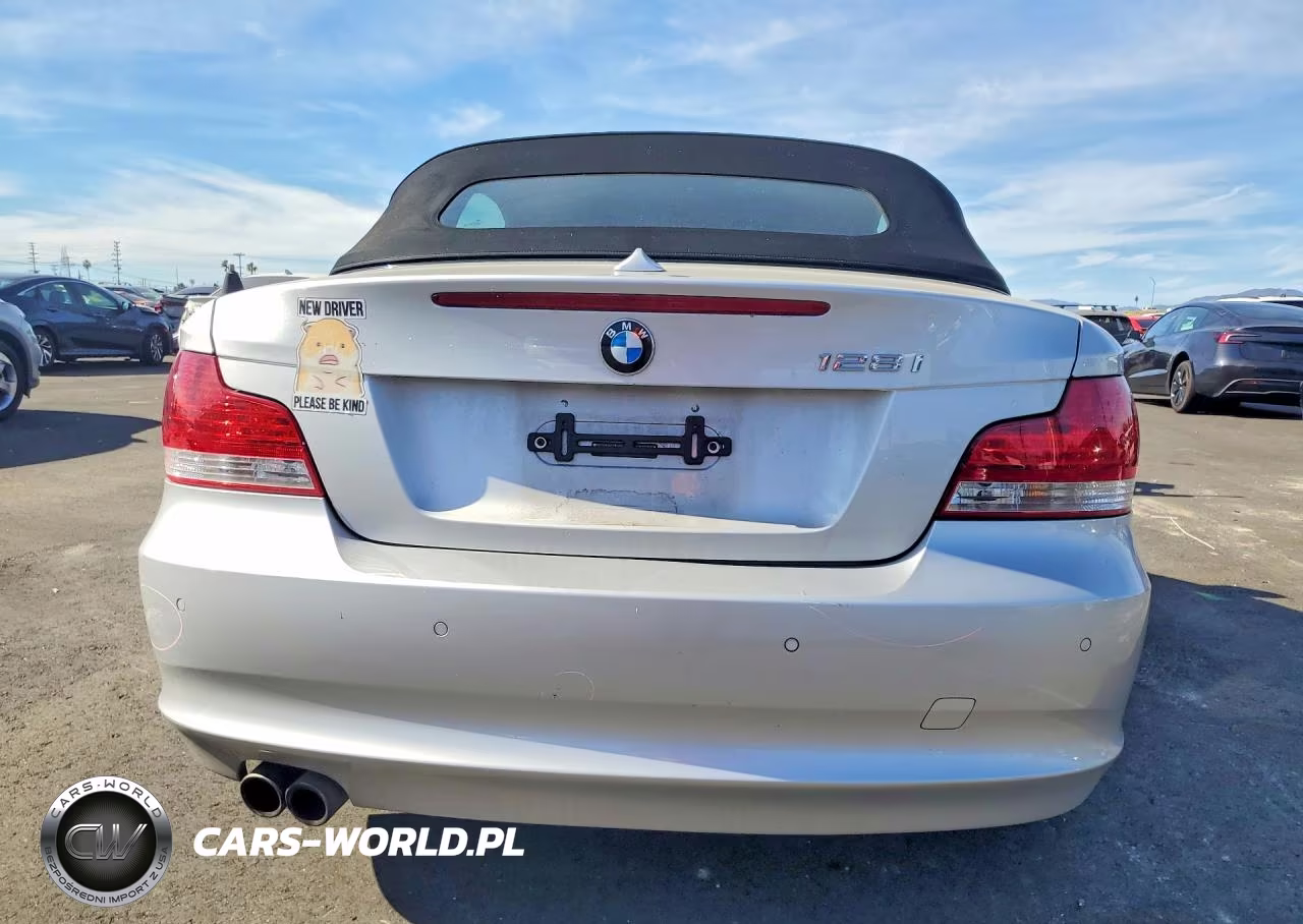 2010 BMW 1 Series VIN:WBAUN1C52AVH82127 - 6