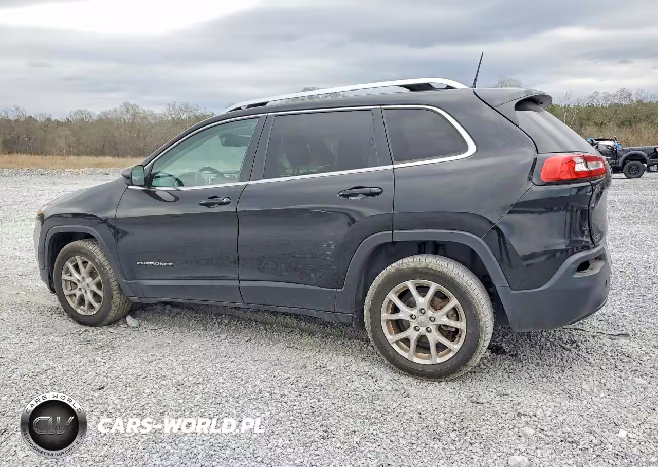 2017 Jeep Cherokee Latitude VIN:1C4PJLCB0HW586105 - 2