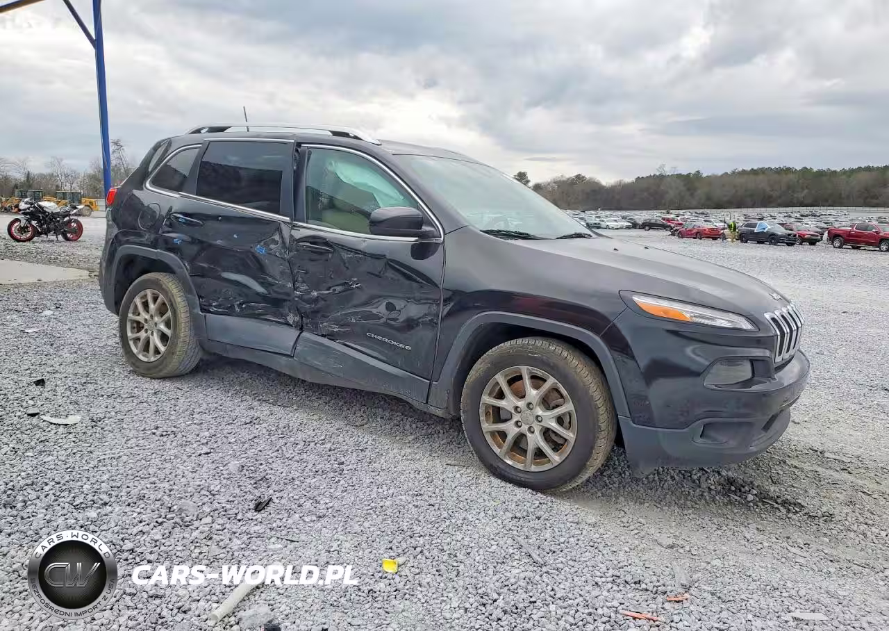 2017 Jeep Cherokee Latitude VIN:1C4PJLCB0HW586105 - 4