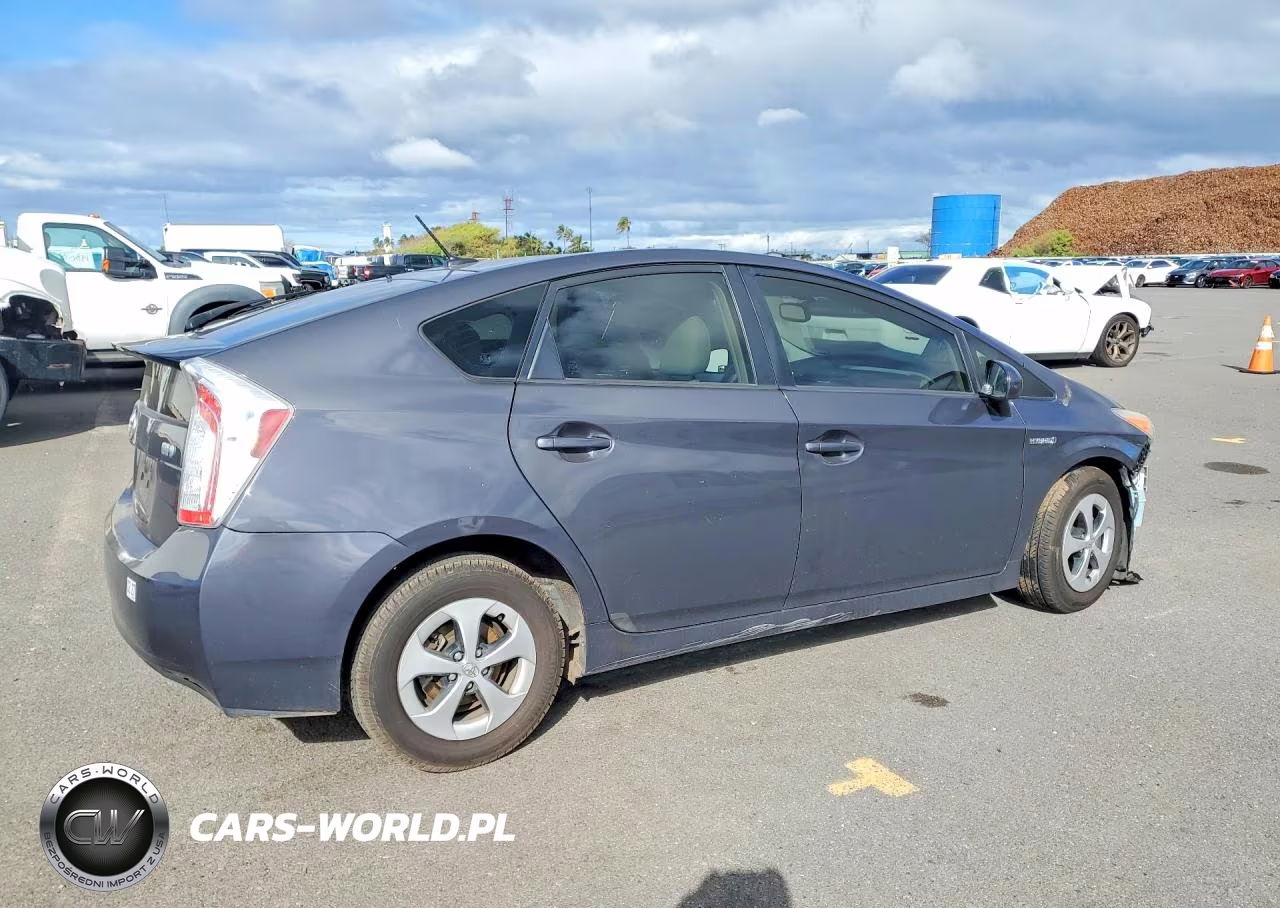 2013 Toyota Prius VIN:JTDKN3DU7D5564696 - 3