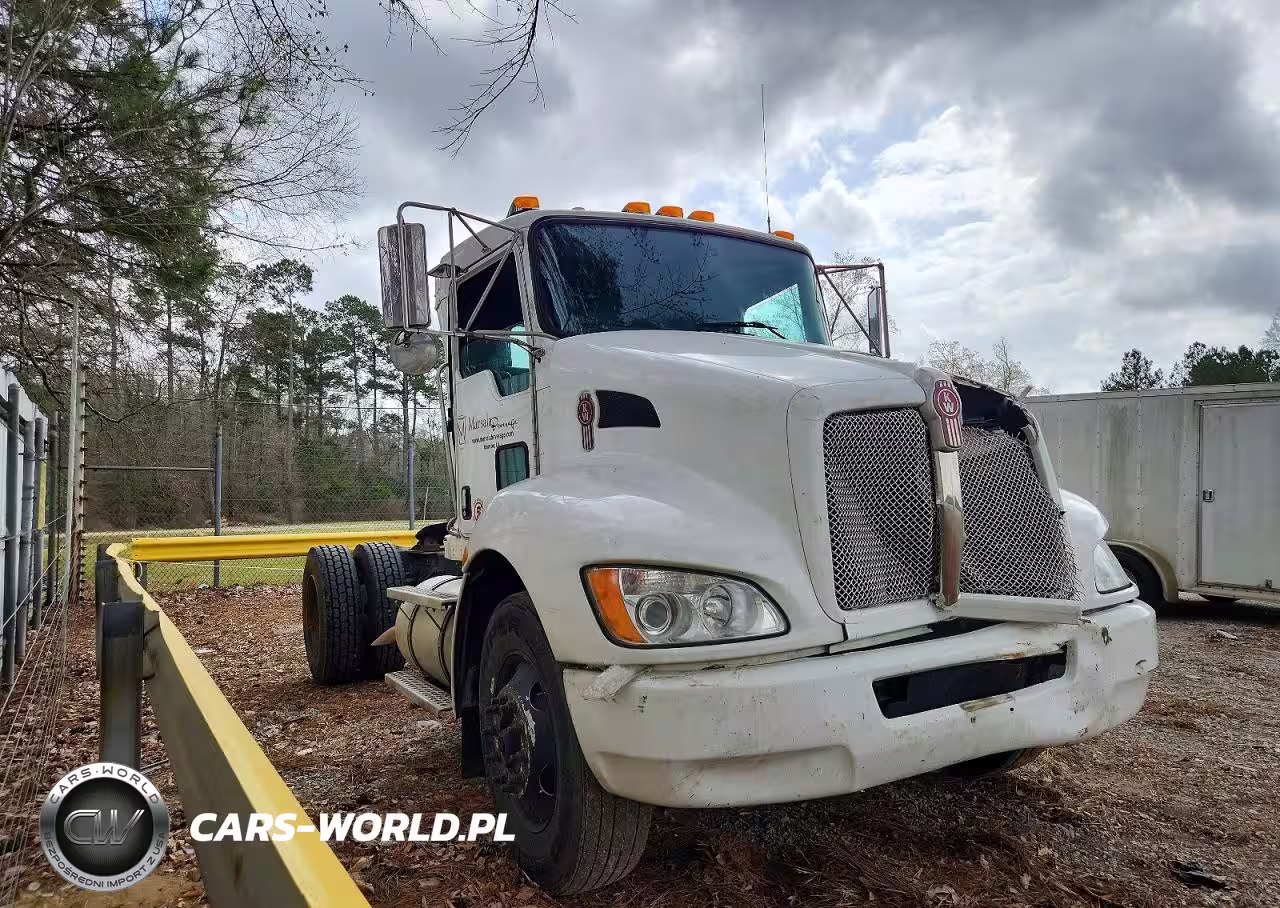 2019 Kenworth T330 Semi Truck