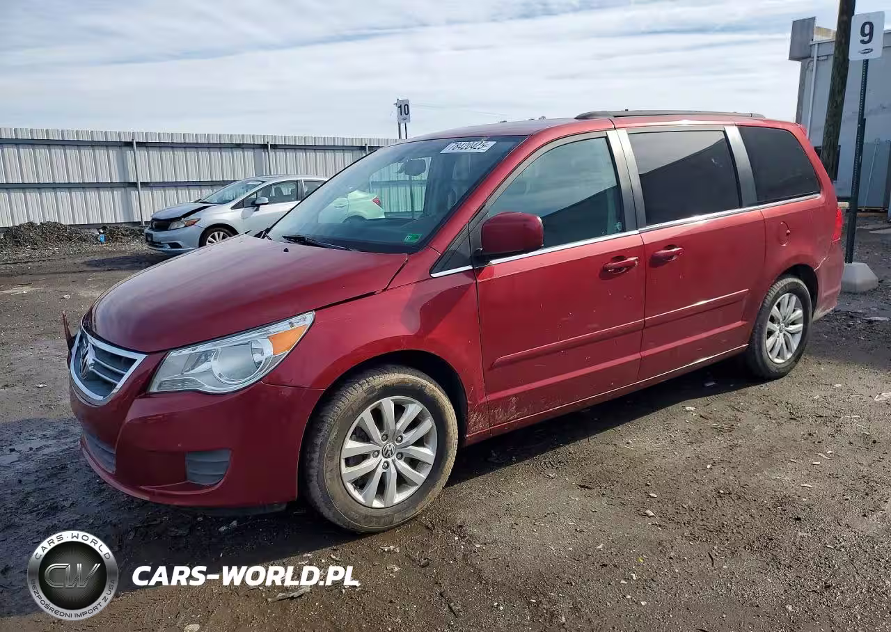 2012 Volkswagen Routan Se