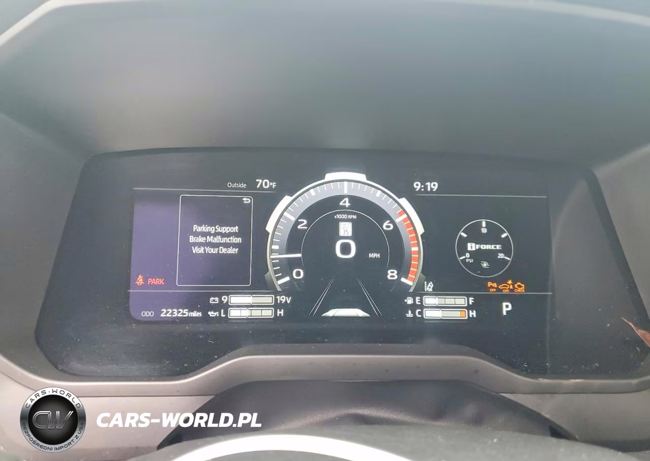 2025 Toyota Tundra Limited VIN:5TFJA5DB7SX252591 - 9