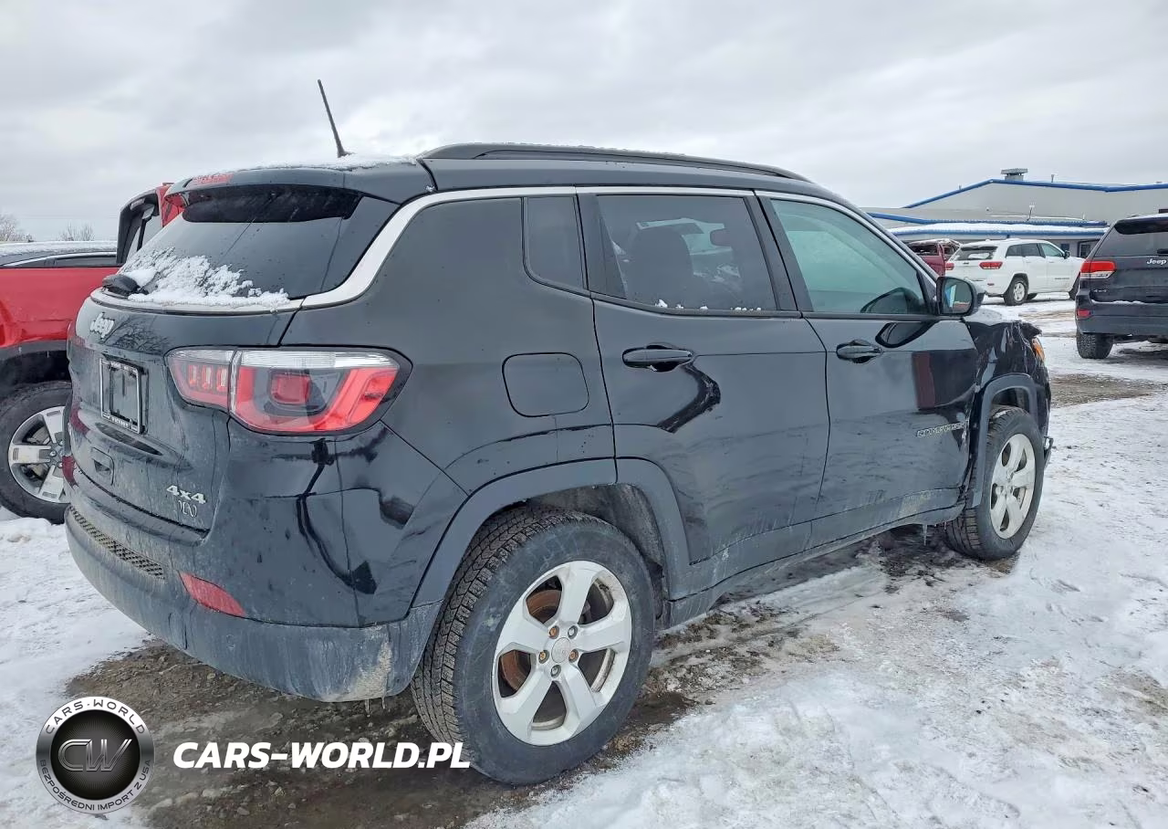 2018 Jeep Compass Latitude VIN:3C4NJDBB6JT100181 - 3