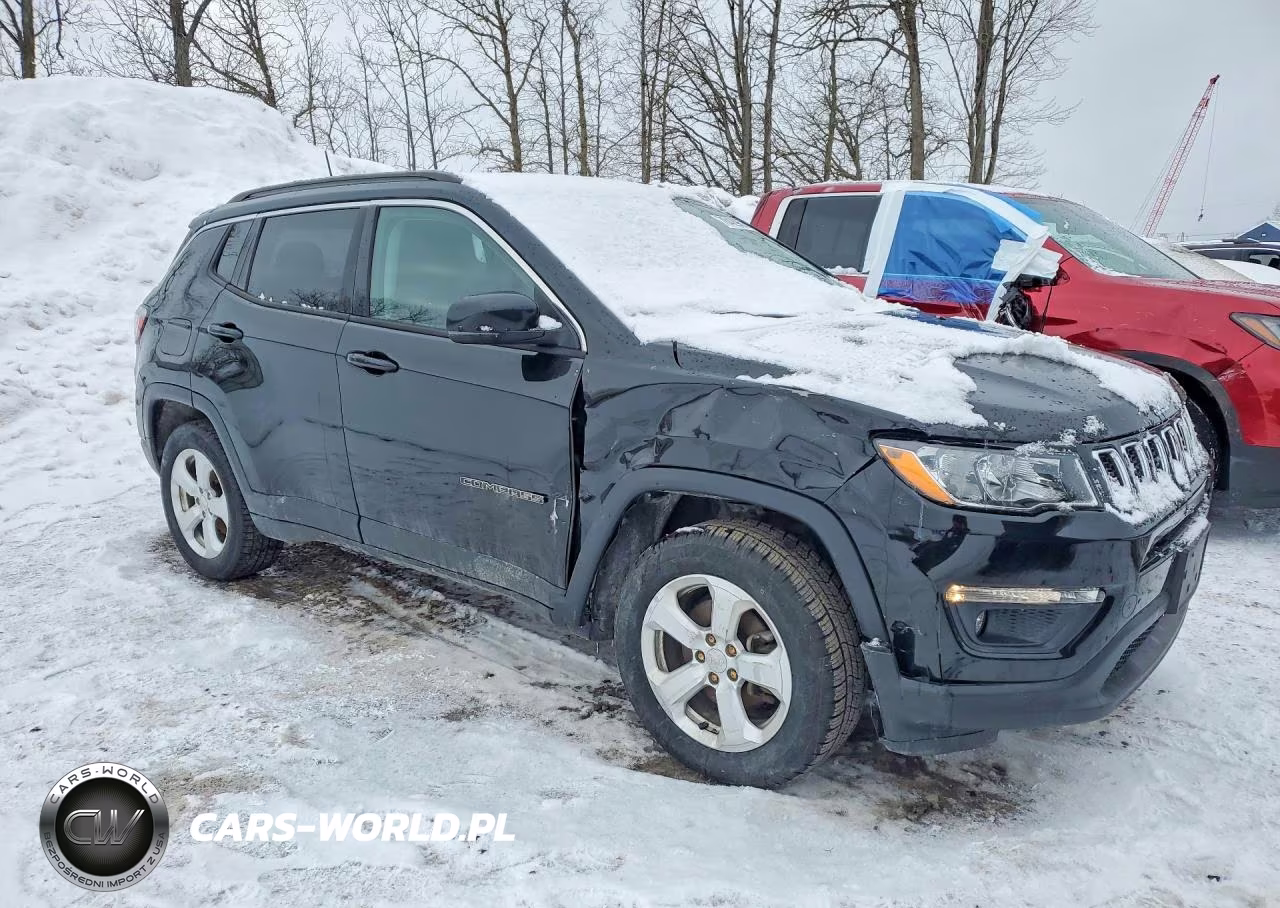 2018 Jeep Compass Latitude VIN:3C4NJDBB6JT100181 - 4
