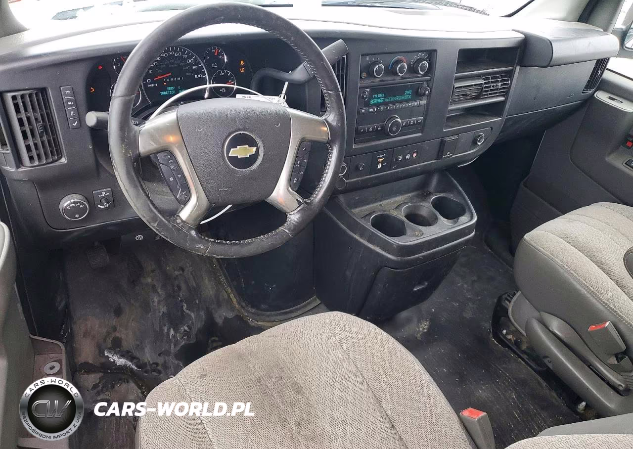 2018 Chevrolet Express G2500 VIN:1GCWGBFGXJ1203379 - 8